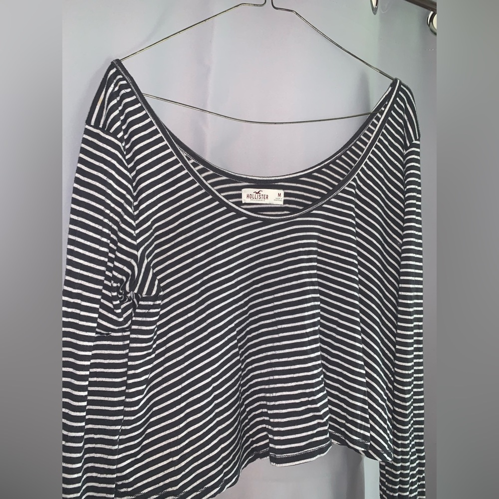 Long sleeve tee. The brand is Hollister. Size medium. Color is black and white.